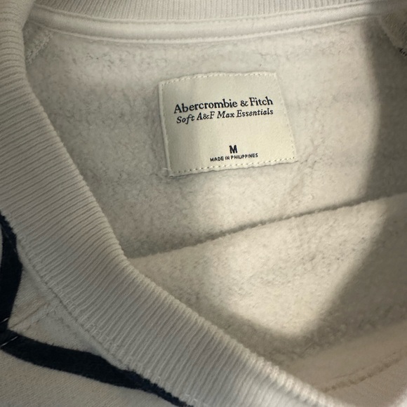 Abercrombie Essential Raglan Sunday Crew - size medium - Picture 2 of 5